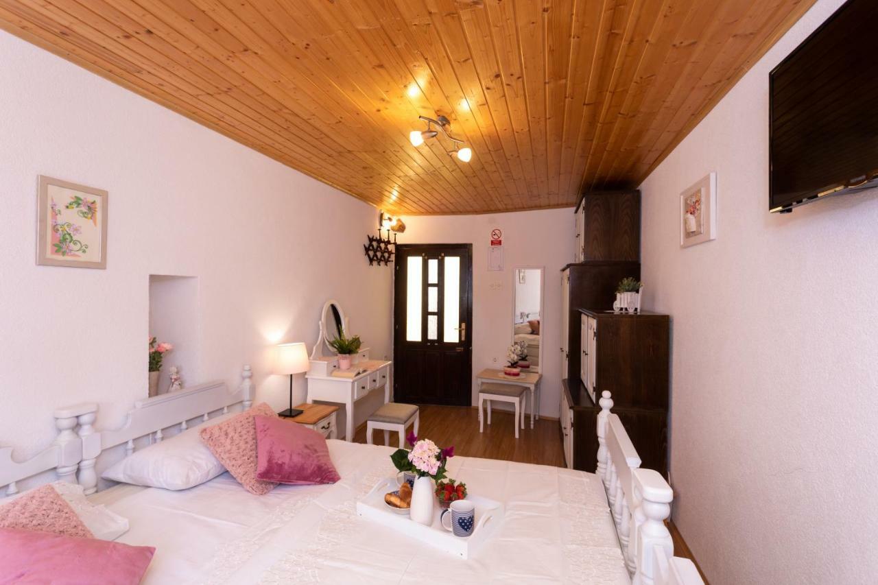 Apartman Verbenia Vrbnik Exterior foto