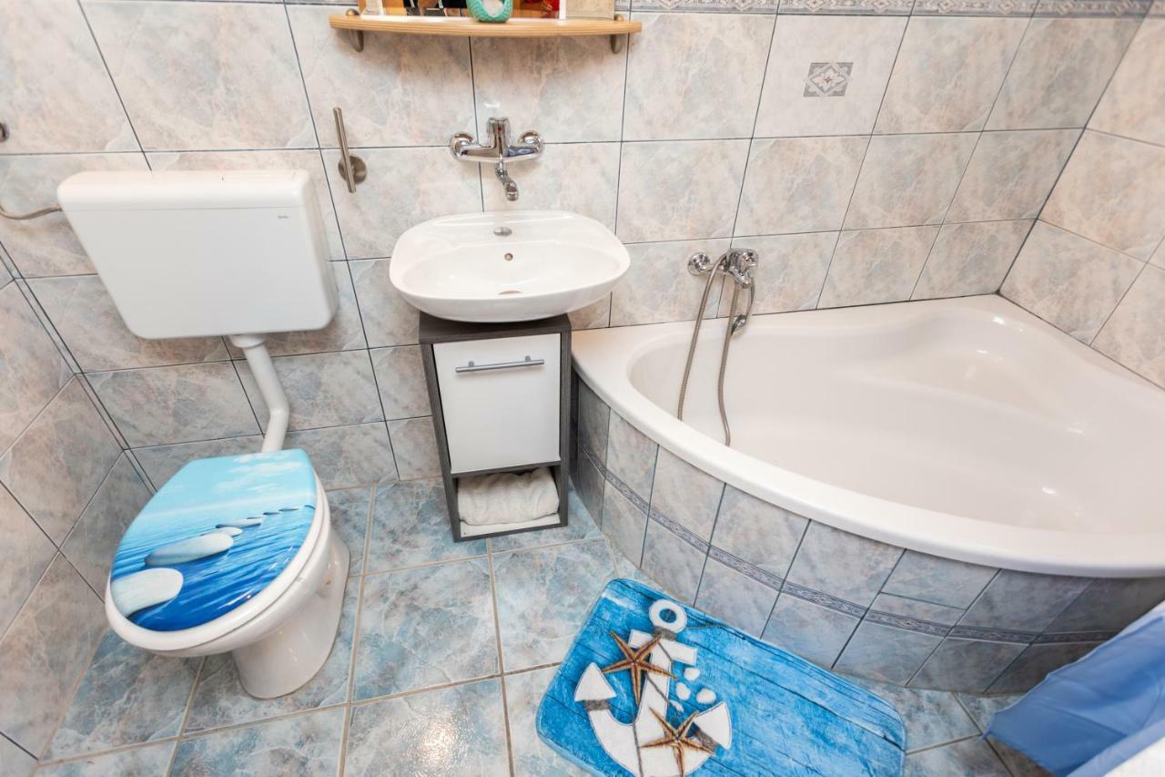 Apartman Verbenia Vrbnik Exterior foto
