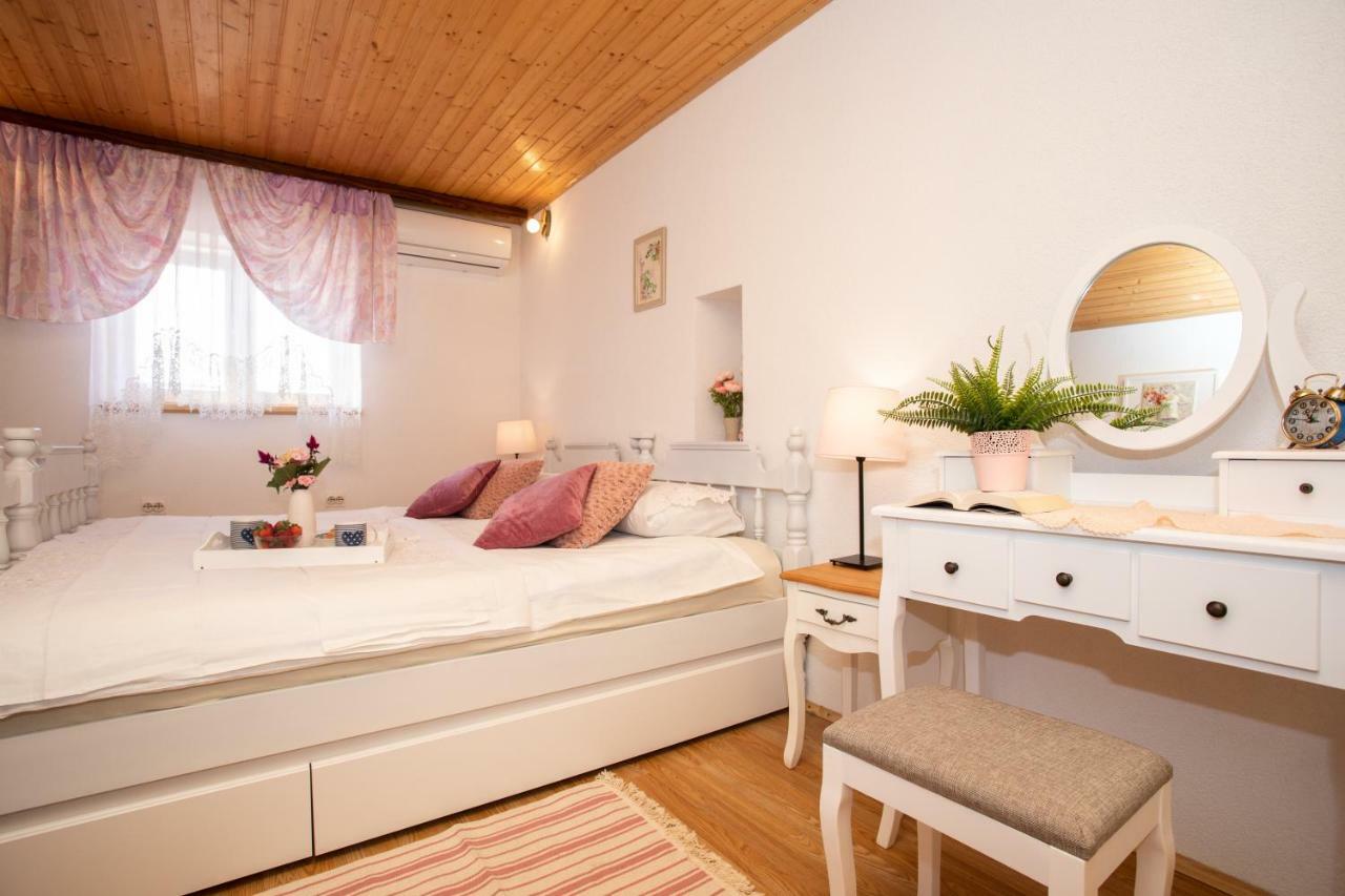 Apartman Verbenia Vrbnik Exterior foto